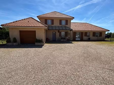 grande maison familiale moderne avec piscine à saint-géraud-de-corps
