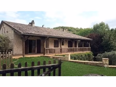 maison en bordure de village  3 chambres  dépendances