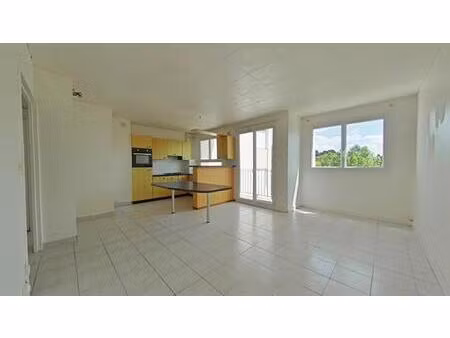 location appartement 3 pièces 69m² loudun 86200