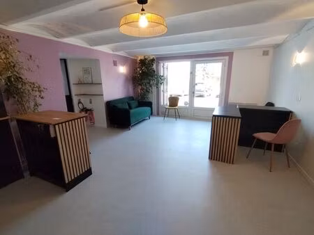location local professionnel 60m²