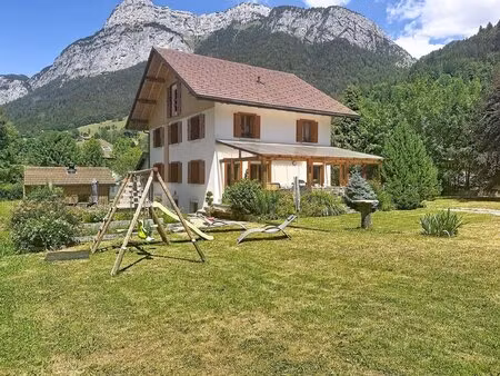chalet rénové avec vue panoramique  mazot  sauna et fort potentiel – glières-val-de-borne.