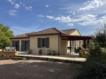 maison de plain-pied 3 chambres avec dépendances dont un garage pour camping car et...