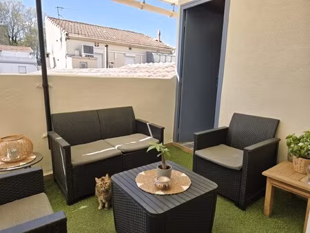 rare appartement t3 avec terrasse couverte à marseille