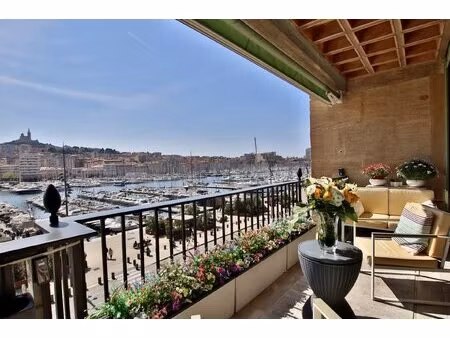 exclusif : magnifique t2 'pouillon' sur vieux port et bonne mere