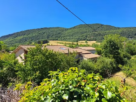 ensemble immobilier avec vue sur le pic de bugarache