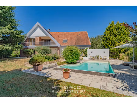 maison d'architecte contemporaine avec piscine et jardin paysagé