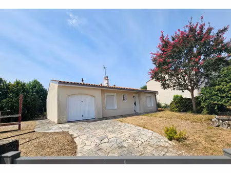 location maison 4 pièces 80 m² à saintes (17100)