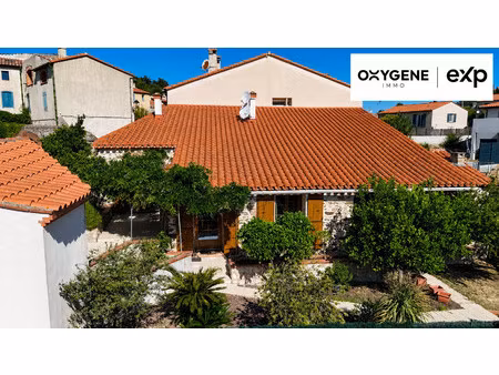 maison f4 de caractere avec jardin  veranda et garage