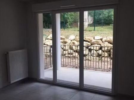 t2 de 40 m2 avec terrasse et parking quartier bassens