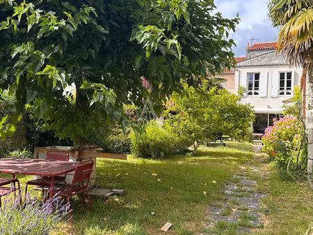 vente maison 6 pièces  180.00m²  saintes