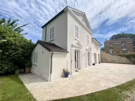 maison de 5 pièces de luxe en location à saint-germain-en-laye  île-de-france