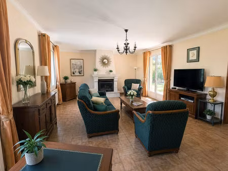 vente maison 6 pièces  200.00m²  la chapelle