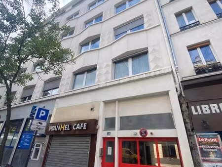 location local professionnel 714m²