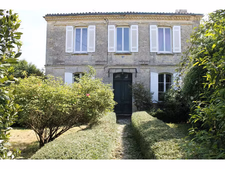 location maison 7 pièces 230 m² à capian (33550)