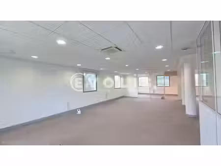 location bureaux magny le hongre 77700 176m²