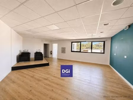location bureaux 93 m²