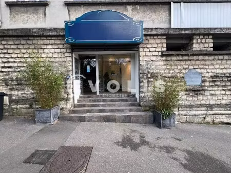 location bureaux 18 m² à 216 m²