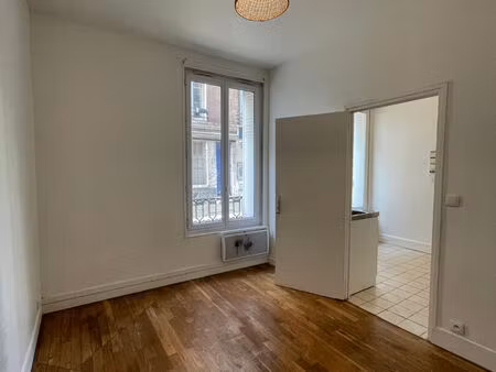 location appartement 1 pièce  19.80m²  le kremlin
