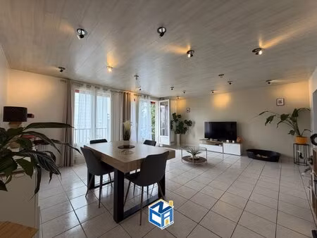 appartement t5 - trois chambres - balcon - cave - parking collec