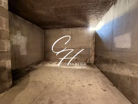 location parking 18m2 la tronche 38700 - 125 € - surface privée