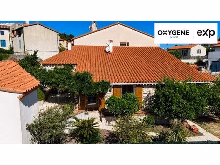 maison f4 de caractere avec jardin  veranda et garage