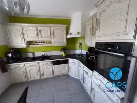 maison familiale avec sous-sol complet  piscine et grand terrain