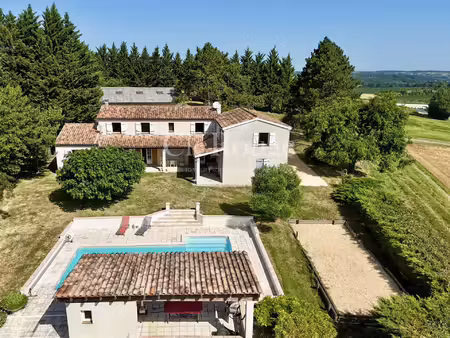 proche de tombebœuf – superbe propriété de 6 chambres avec vues panoramiques  piscine et..