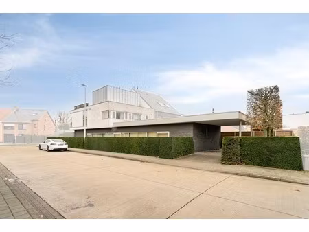 commercieel te koop in sint-michiels met 2 slaapkamers