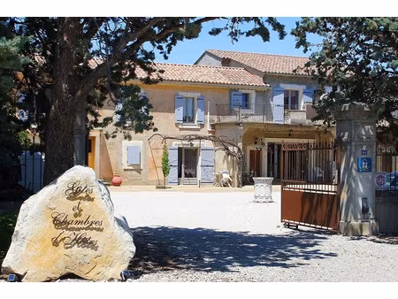 vente immeuble 1000 m² violès (84150)