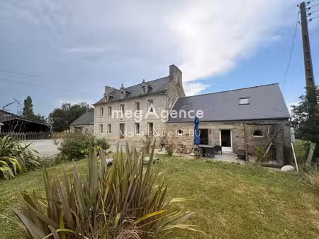 2 maisons de caractere avec hangars sur terrain 18500m² environ