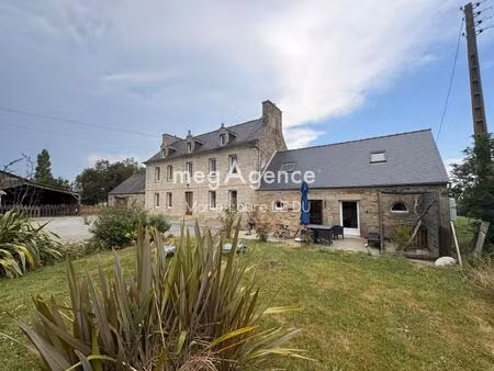 maison de caractere avec dépendances sur terrain 18500m² environ