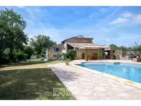 mas en pierre sèche dans le quercy