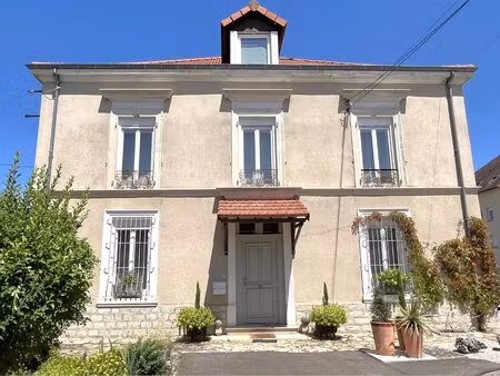 maison bourgeoise rénovée avec jardin clos à deux pas du centre de louhans
