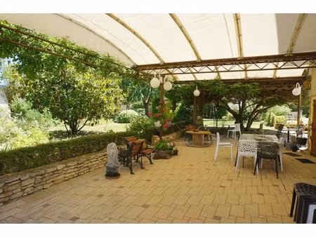 belle maison familiale de 196 m2 avec dépendances et agréable terrain