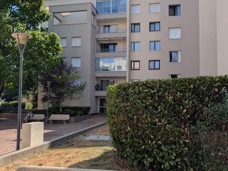 appartement à montigny-le-bretonneux (78180)