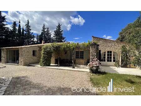 magnifique propriété en pierre sèche  sur un terrain paysagé de 4200 m2.