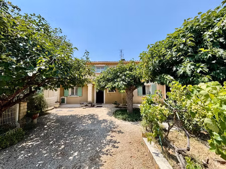 sainte-cécile-les-vignes villa avec piscine