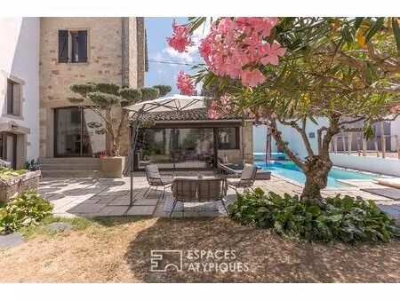 maison de caractère avec piscine et jardin intimiste