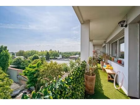 appartement 5 pièces - dernier étage - balcon-terrasse à garches