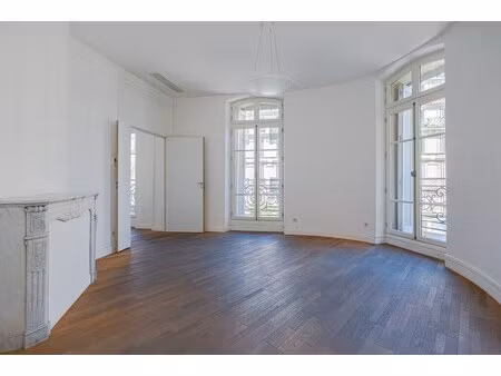 location bureaux 244 m² à 245 m²