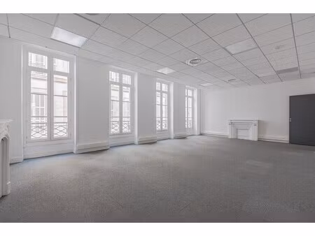location bureaux 336 m² à 337 m²