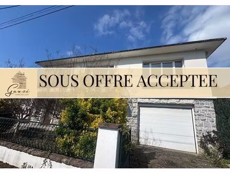 maison divisee en 2 appartements  au fond dune impasse  fort potentiel