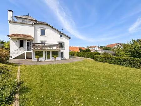 maison bourgeoise au lac de lourdes  vue degagee  jardin arbore
