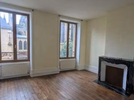 location appartement 3 pièces à prix-lès-mézières (08000) : à louer 3 pièces / 80m² prix-l