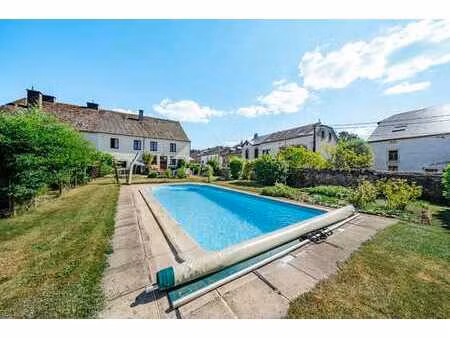 maison familiale avec piscine au cœur de chantemelle.
