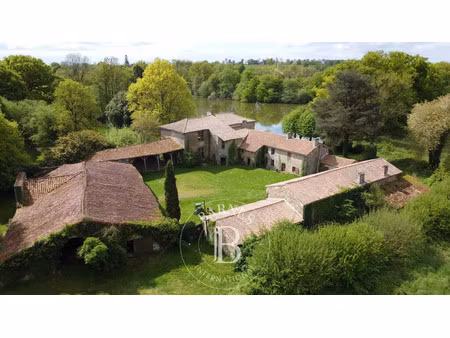 maison de luxe à vendre à secondigny
