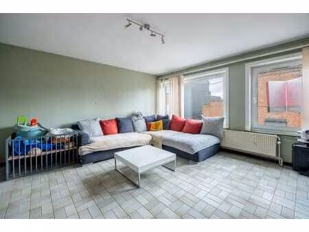 maison d'habitation trois chambres avec garage