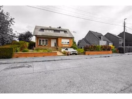 villa 4 chambres a moderniser avec grand jardin et garage