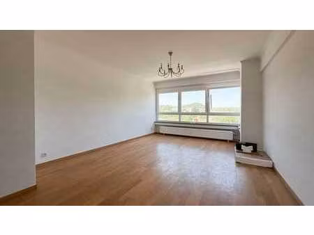 jemeppe - lumineux appartement en très bon état