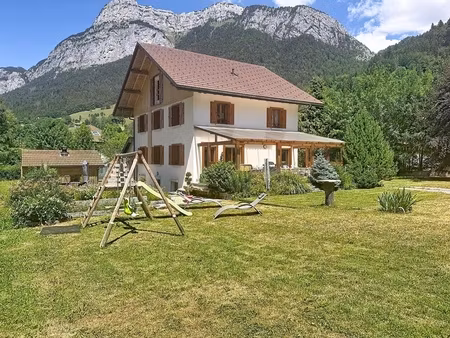 chalet rénové avec vue panoramique  mazot  sauna et fort potentiel – glières-val-de-borne 